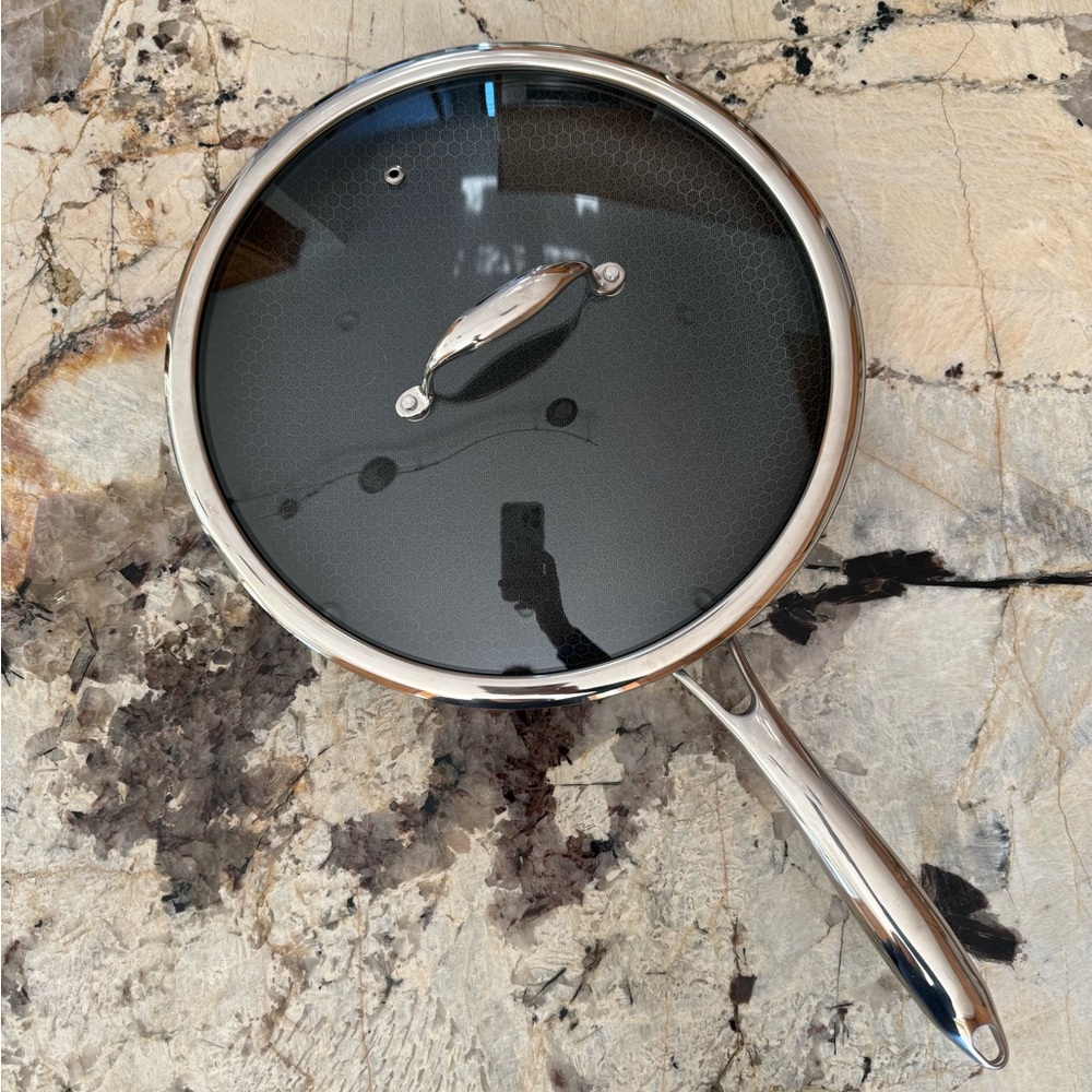 Hexclad 12” Hybrid Fry Pan with Lid - Picture 5 of 7